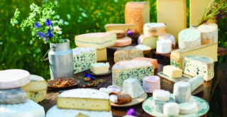 De 2 000 tonnes au tout début du confinement, les surstocks de fromages AOP sont estimés à 5 000 tonnes en fin de confinement.