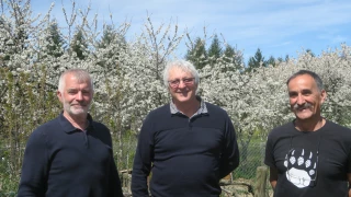 Trois bâtisseurs de la filière passent le relais