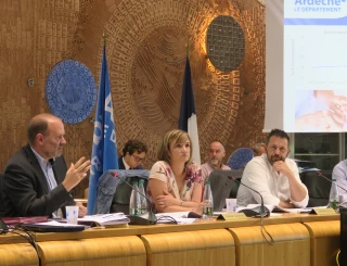 Entre investissements et stabilisation de la dette