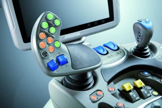 Des joysticks pour piloter les tracteurs du bout des doigts