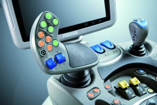 Des joysticks pour piloter les tracteurs du bout des doigts