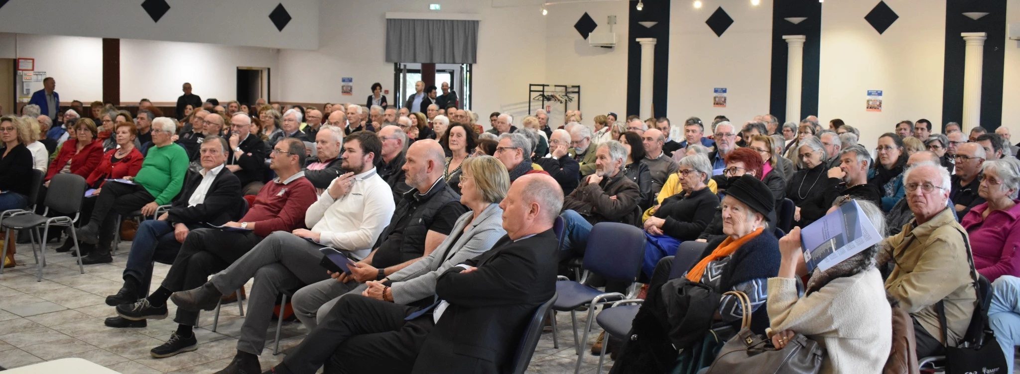 Près de 150 personnes étaient présentes à Privas pour cette étape du tour de France contre les déserts médicaux porté par les députés.