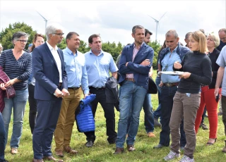 Le préfet accueilli dans un élevage laitier