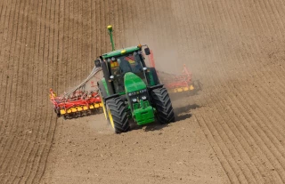 Récolte de l’herbe sur des parcelles en pente 