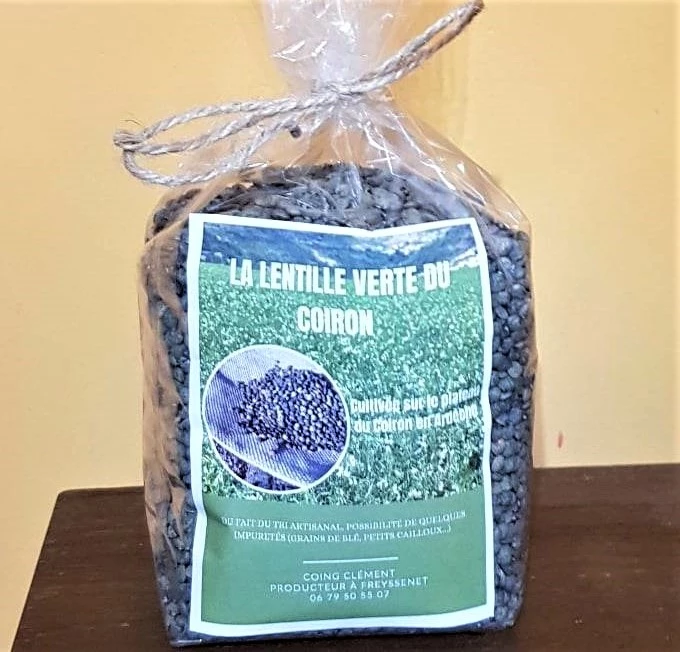 Outre la viande de boeuf charolais et les volailles label rouge, le Gaec de la Prades propose des lentilles cultivées sur le Coiron