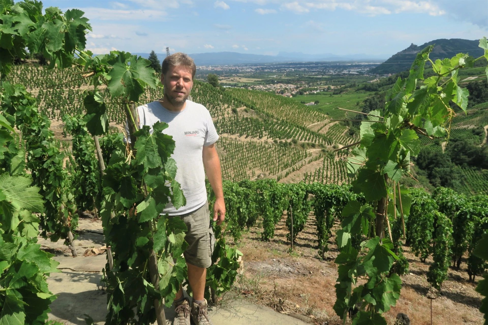 Vigneron à Cornas, Olivier Clape avait testé le lait contre les maladies de la vigne en 2021, année de forte pression.