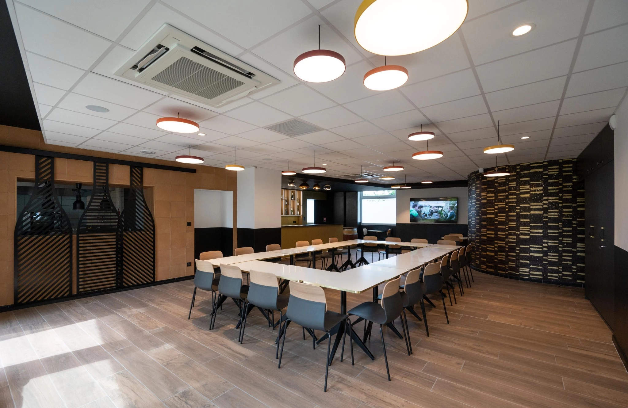 La Maison des vins s'est dotée d'une salle de réception avec bar à vin et cuisine professionnelle